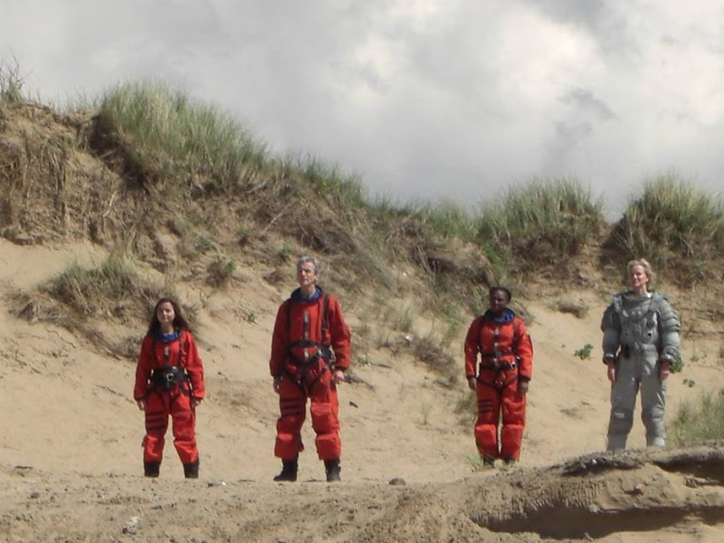 Illustration for article titled Doctor Who lands back in Wales with more set pics